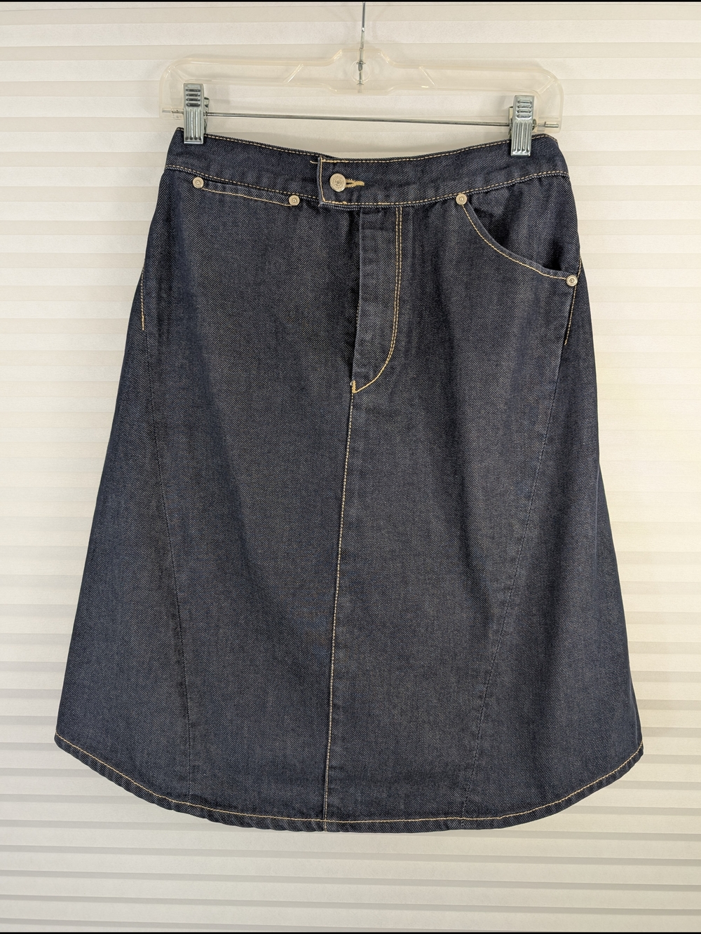 Levi’s Dark Wash Denim Skirt Structured Panel A-Line Retro Style Fits 26 Waist - Picture 4 of 7